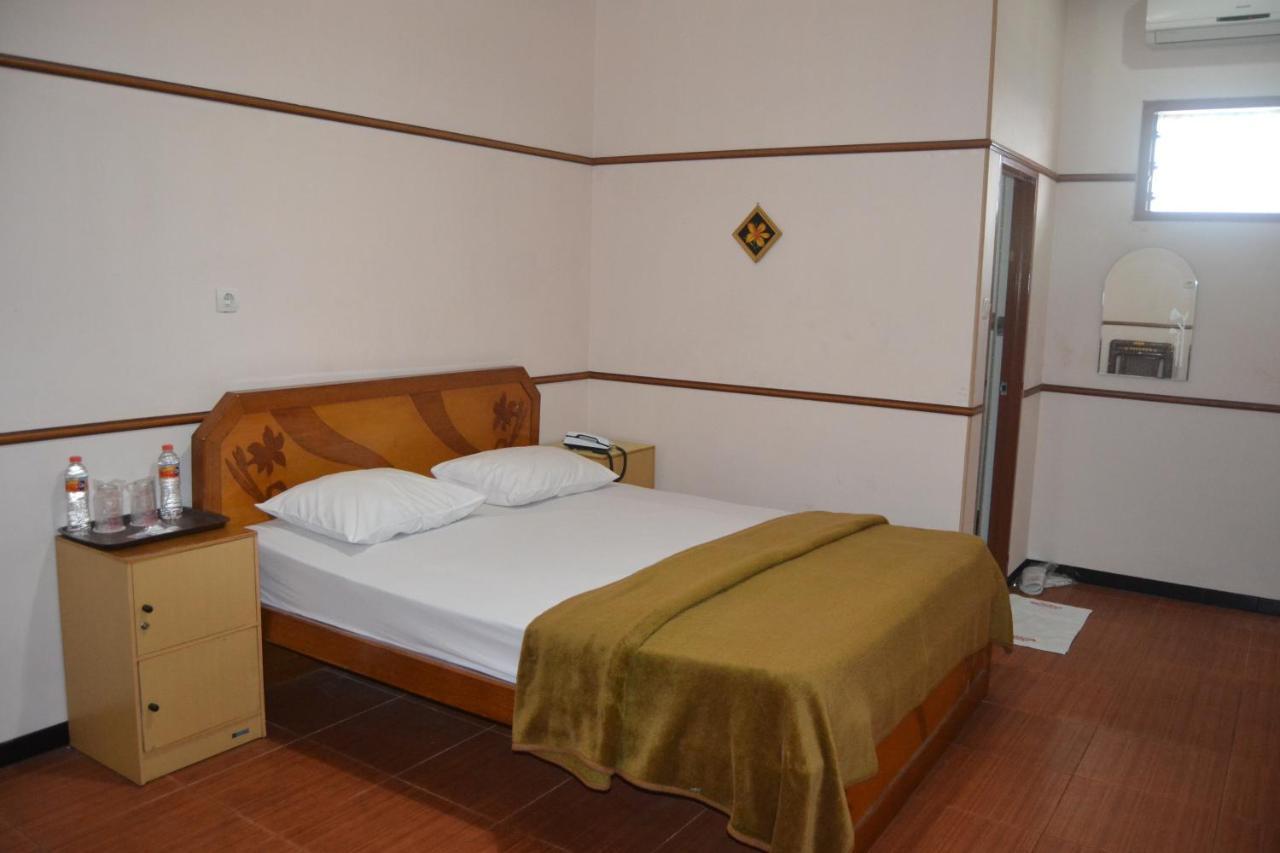 New Merdeka Hotel Jember Exterior photo