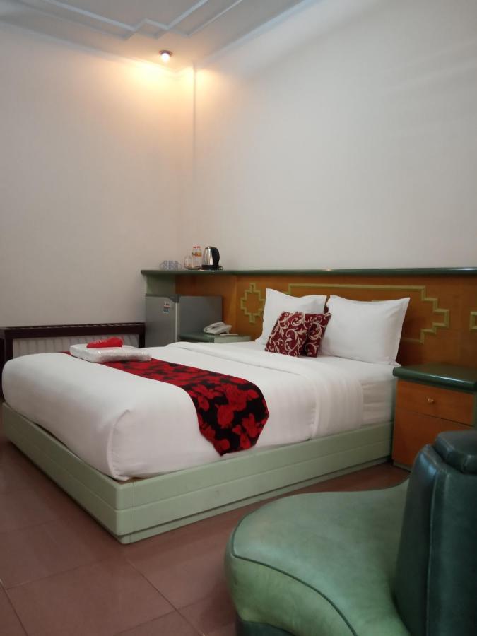 New Merdeka Hotel Jember Exterior photo